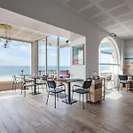 Hotel De La 3*