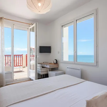 Hotel De La 3*