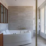 Hotel De La 3*
