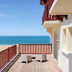 Hotel De La 3*