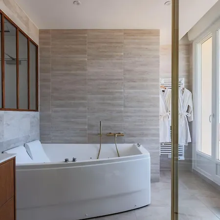 Hotel De La 3*