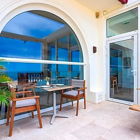 Hotel De La 3*