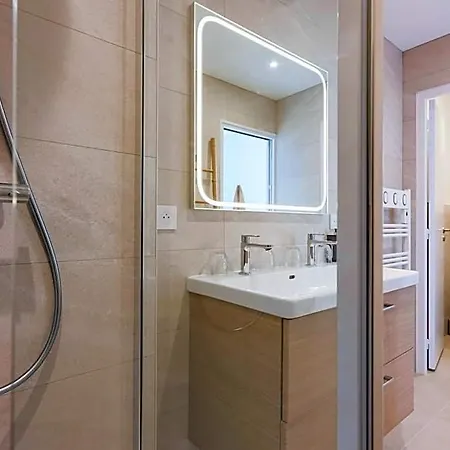 Hotel De La 3*