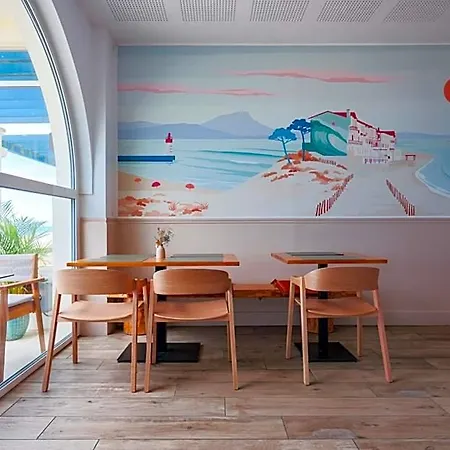 Hotel De La 3*